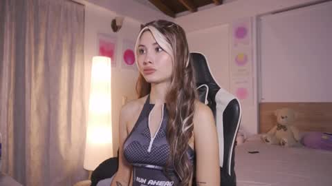 Snapshot of sweett_catt1 chatting on 11.28.25 Cat independent model online show from 11.28.25