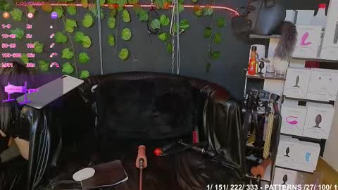Snapshot of sweett_mollyy chatting on 09.21.25 Molly - INDEPENDENT MODEL online show from 09.21.25