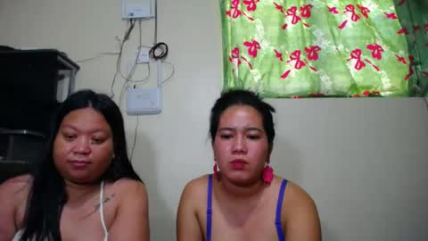 Snapshot of sweettightpussyhole chatting on 05.23.26 mia and luna online show from 05.23.26