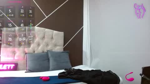 Scarlet online show from 11.25.25