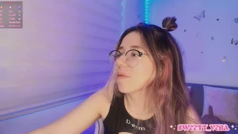 Veronica Independent Model online show from 11.29.25