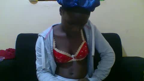 Snapshot of sweetvallerie chatting on 10.27.25 sweetvallerie online show from 10.27.25