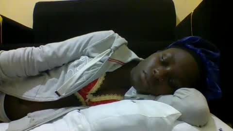 Snapshot of sweetvallerie chatting on 10.28.25 sweetvallerie online show from 10.28.25