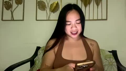 Snapshot of sweetyasian_ chatting on 10.10.25 stacey online show from 10.10.25