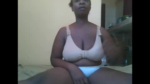 Snapshot of sweetyass25 chatting on 10.02.25 sweetyass25 online show from 10.02.25