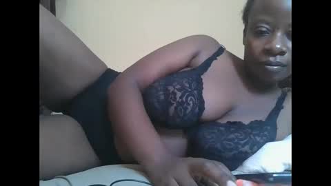 Snapshot of sweetyass25 chatting on 10.06.25 sweetyass25 online show from 10.06.25