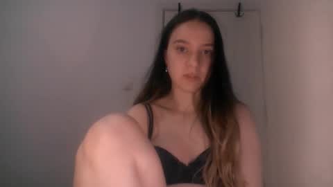 Snapshot of swetynun chatting on 10.21.25 nur online show from 10.21.25