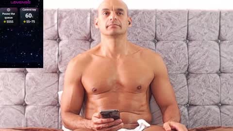 Snapshot of swimmer_summer chatting on 01.27.25 ------- Hi Im Willy follow me do not forget to put the thumb up online show from 01.27.25