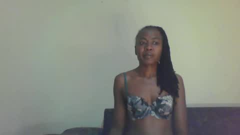 Snapshot of swtebony1 chatting on 02.01.25 ALICIA online show from 02.01.25
