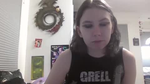 Snapshot of sylphy04 chatting on 11.12.25 Sylphy online show from 11.12.25