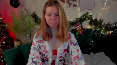 Snapshot of sylviarussell chatting on 01.04.25 Sylvia online show from 01.04.25