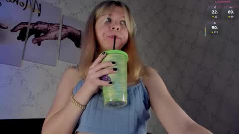 Snapshot of sylviarussell chatting on 10.09.25 Sylvia online show from 10.09.25