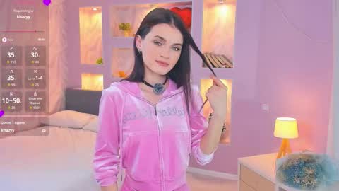 Snapshot of synne_glows chatting on 11.26.25 Eva online show from 11.26.25