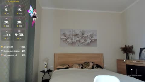 Snapshot of synop_sis chatting on 09.10.25 Mila online show from 09.10.25