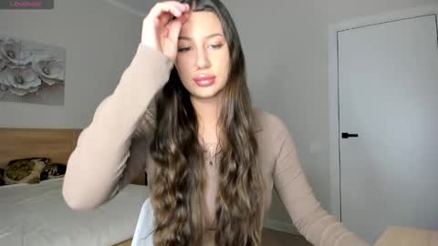 Snapshot of synop_sis chatting on 09.11.25 Mila online show from 09.11.25