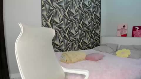 Mila online show from 12.04.25