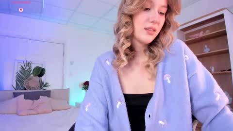 Snapshot of synrix chatting on 10.30.25 Ellie online show from 10.30.25