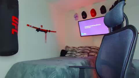 Snapshot of t0n3r chatting on 11.21.25 TONER online show from 11.21.25