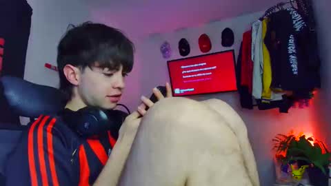 Snapshot of t0n3r chatting on 12.04.25 TONER online show from 12.04.25