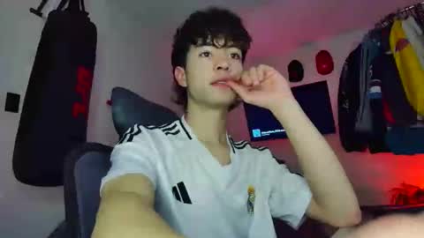 Snapshot of t0n3r chatting on 12.19.25 TONER online show from 12.19.25