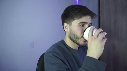 Snapshot of t0ny_wylie chatting on 12.21.24 t0ny_wylie online show from 12.21.24