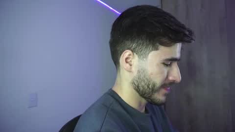 Snapshot of t0ny_wylie chatting on 12.21.24 t0ny_wylie online show from 12.21.24