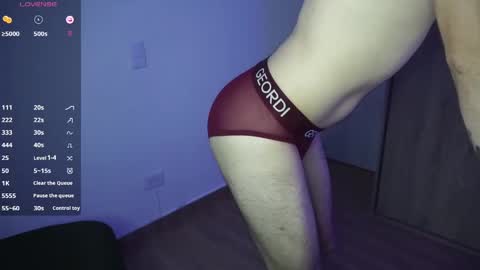 Snapshot of t0ny_wylie chatting on 12.23.24 t0ny_wylie online show from 12.23.24