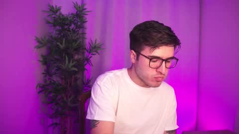 Snapshot of t0ny_wylie chatting on 11.12.25 t0ny_wylie online show from 11.12.25