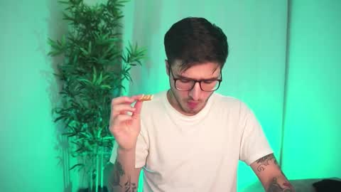 Snapshot of t0ny_wylie chatting on 11.15.25 t0ny_wylie online show from 11.15.25