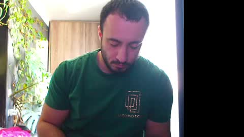 Snapshot of t_huracane chatting on 02.13.25 Huracane online show from 02.13.25