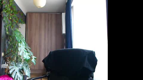 Snapshot of t_huracane chatting on 02.26.25 Huracane online show from 02.26.25