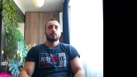 Snapshot of t_huracane chatting on 02.27.25 Huracane online show from 02.27.25