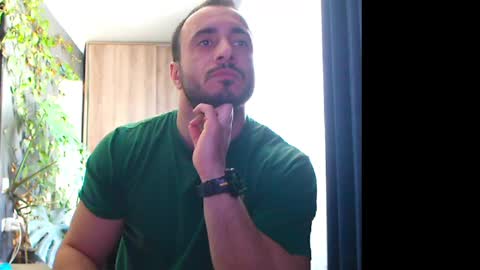 Snapshot of t_huracane chatting on 03.10.25 Huracane online show from 03.10.25