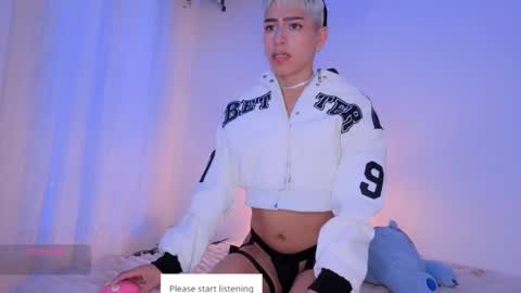 Snapshot of taichi_bluy chatting on 09.17.25 taichi online show from 09.17.25