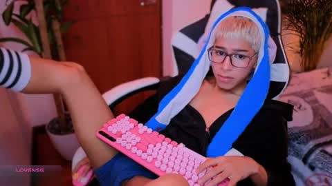 Snapshot of taichi_bluy chatting on 09.26.25 taichi online show from 09.26.25