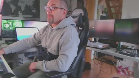 Snapshot of taipan6666 chatting on 01.05.25 Oliver online show from 01.05.25