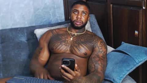 Tairon Tucke online show from 12.30.24