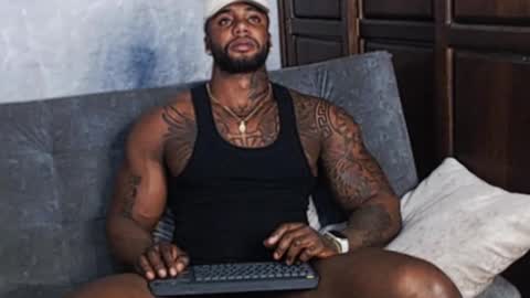 Tairon Tucke online show from 01.16.25