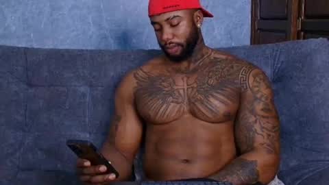 Tairon Tucke online show from 02.19.25