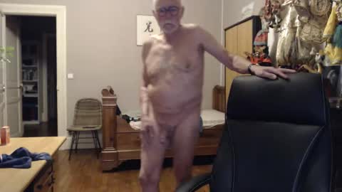 taisabaki54 online show from 10.24.25