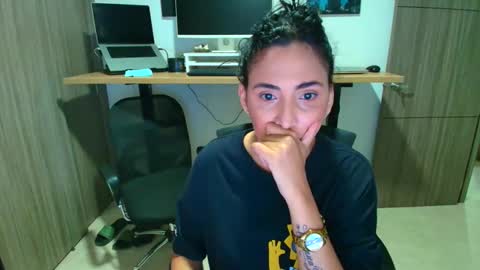 Snapshot of talianaprada_ chatting on 12.04.25 talianaprada_ online show from 12.04.25