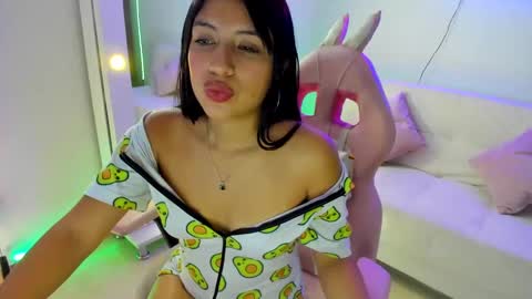Snapshot of tamara_marquez chatting on 02.07.25 SOFIA online show from 02.07.25