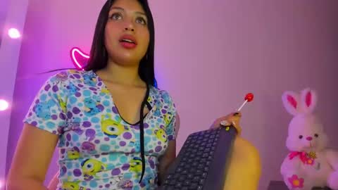 Snapshot of tamara_marquez chatting on 09.22.25 SOFIA online show from 09.22.25