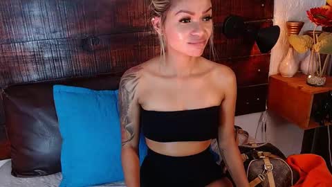 Snapshot of tamara_sanz1 chatting on 12.28.24 online show from 12.28.24