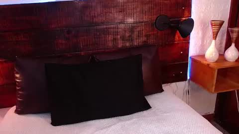 Snapshot of tamara_sanz1 chatting on 01.10.25 online show from 01.10.25