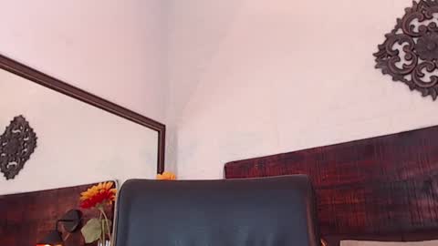 Snapshot of tamara_sanz1 chatting on 02.08.25 online show from 02.08.25