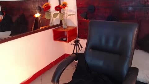 Snapshot of tamara_sanz1 chatting on 02.11.25 online show from 02.11.25