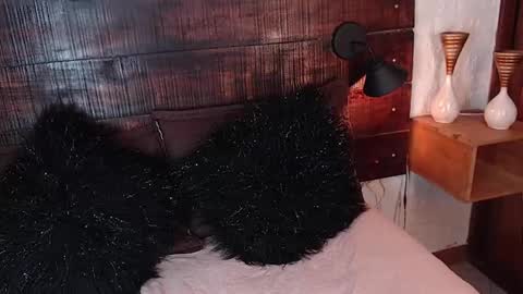 Snapshot of tamara_sanz1 chatting on 02.20.25 online show from 02.20.25