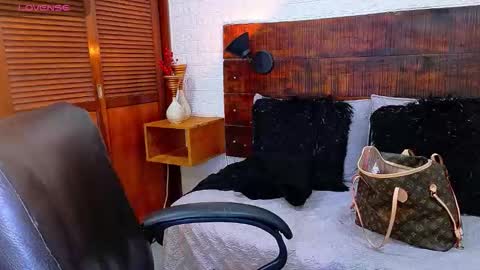 Snapshot of tamara_sanz1 chatting on 09.28.25 online show from 09.28.25