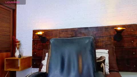 Snapshot of tamara_sanz1 chatting on 10.05.25 online show from 10.05.25